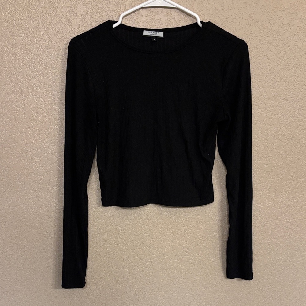 Discreet Black Long Sleeve Set